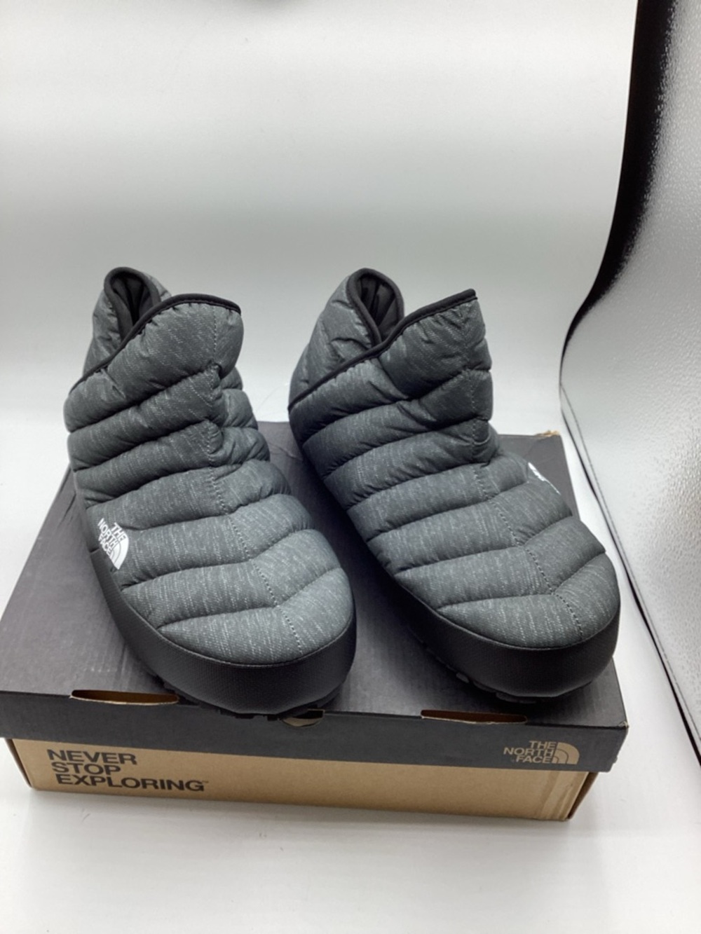The North Face NIB Thermoball  Traction Booties Black Men’s Size 10 CS2